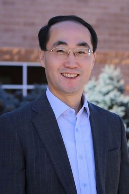close up of faculty member sung wook chung